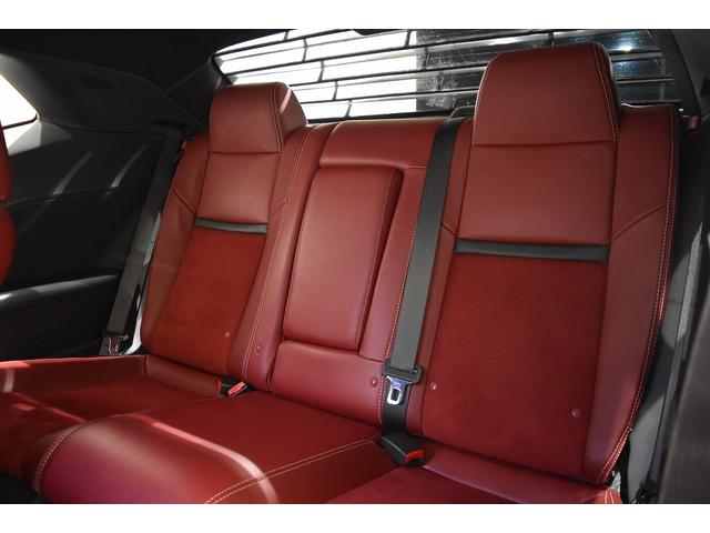 ダッジ・チャレンジャー 392 SRT8 新車並行 サンルーフ パドルシフト レッドハーフレザーシート 純正20インチAW シートヒーター ブレンボブレーキ クルーズコントロール パワーシート 社外ナビ バックカメラ ETC(24枚目)