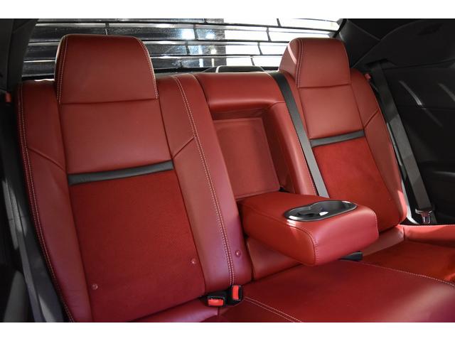 ダッジ・チャレンジャー 392 SRT8 新車並行 サンルーフ パドルシフト レッドハーフレザーシート 純正20インチAW シートヒーター ブレンボブレーキ クルーズコントロール パワーシート 社外ナビ バックカメラ ETC(26枚目)