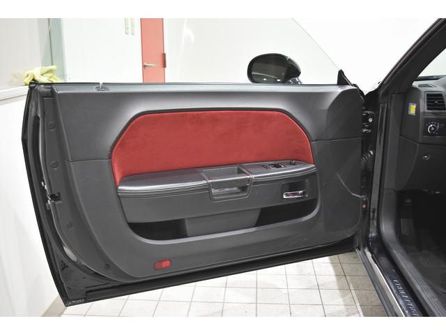 ダッジ・チャレンジャー 392 SRT8 新車並行 サンルーフ パドルシフト レッドハーフレザーシート 純正20インチAW シートヒーター ブレンボブレーキ クルーズコントロール パワーシート 社外ナビ バックカメラ ETC(27枚目)