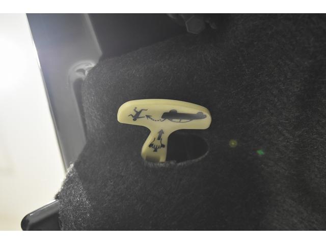 ダッジ・チャレンジャー 392 SRT8 新車並行 サンルーフ パドルシフト レッドハーフレザーシート 純正20インチAW シートヒーター ブレンボブレーキ クルーズコントロール パワーシート 社外ナビ バックカメラ ETC(56枚目)