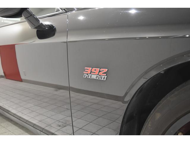 ダッジ・チャレンジャー 392 SRT8 新車並行 サンルーフ パドルシフト レッドハーフレザーシート 純正20インチAW シートヒーター ブレンボブレーキ クルーズコントロール パワーシート 社外ナビ バックカメラ ETC(57枚目)