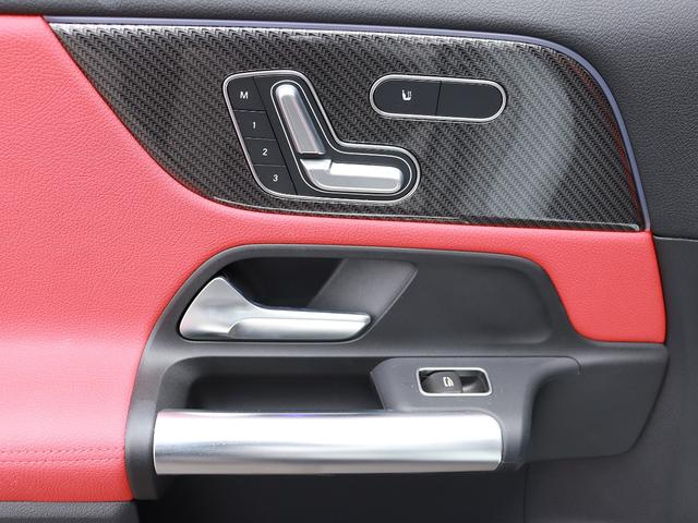 メルセデス・ベンツの定める厳しい基準をクリアしたお車のみをご案内しております。納車前整備はメーカー規定に基づき最大１００項目にも及ぶ点検を熟練のメカニックによって行いご納車させていただきます。