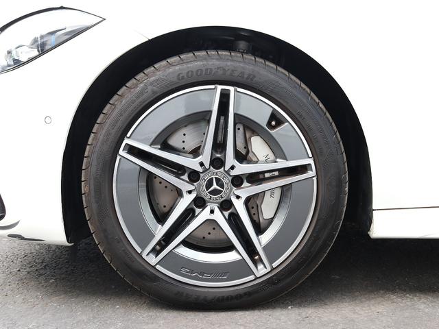 私たちは「自ら考え、自ら行動する。」数多くのお客様と”一生涯「笑顔」のおつきあい”　のために、何が出来るかとことん考え、スタッフ一人ひとりがお客様の気持ちになって行動することを常に心がけております。