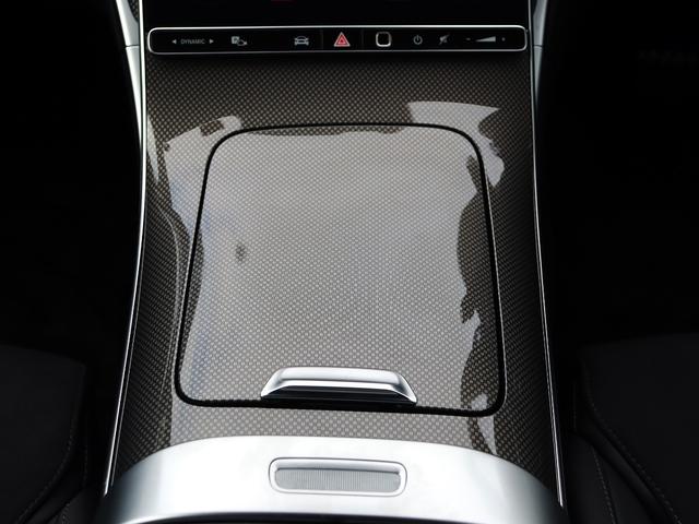 最新鋭設備と機器を導入した専用工場で、メルセデス・ベンツ日本から認定された有資格者と国際認定故障診断士が整備いたします。