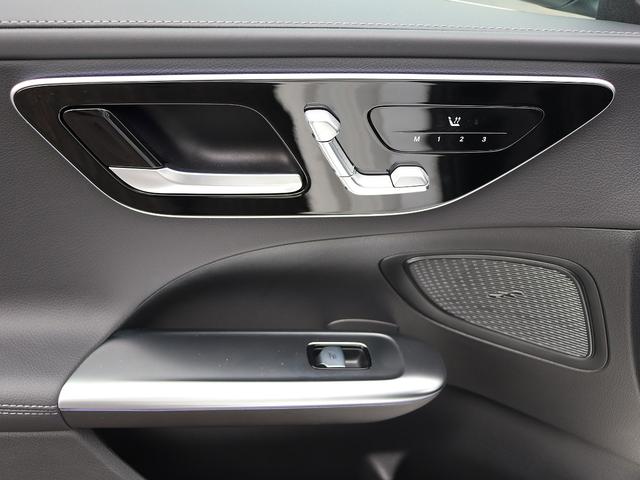 メルセデス・ベンツの定める厳しい基準をクリアしたお車のみをご案内しております。納車前整備はメーカー規定に基づき最大１００項目にも及ぶ点検を熟練のメカニックによって行いご納車させていただきます。