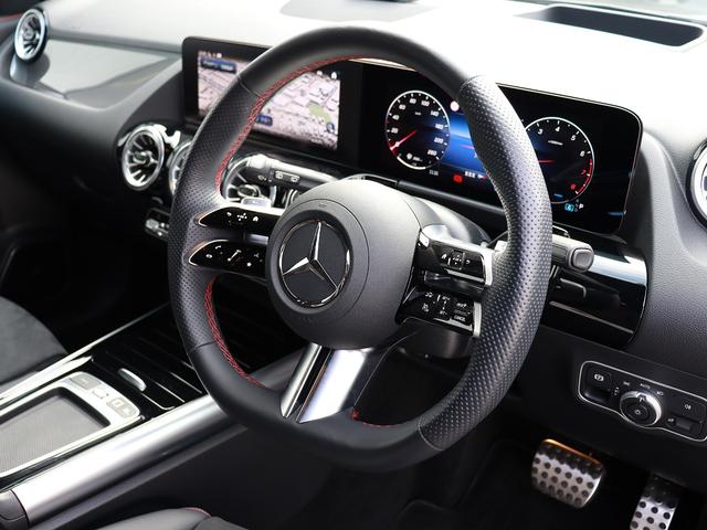 私たちは「自ら考え、自ら行動する。」数多くのお客様と”一生涯「笑顔」のおつきあい”　のために、何が出来るかとことん考え、スタッフ一人ひとりがお客様の気持ちになって行動することを常に心がけております。