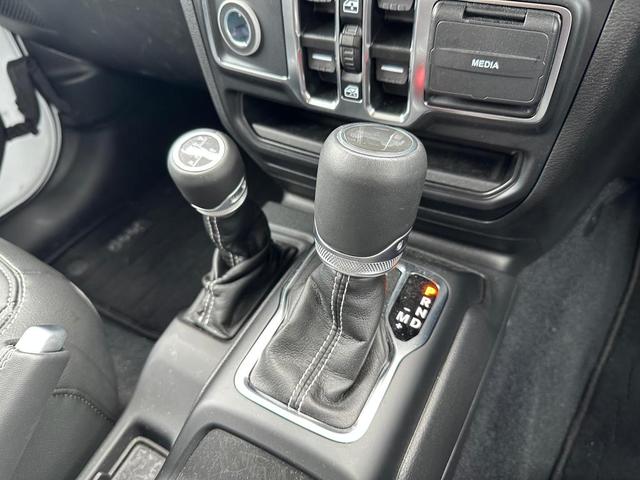 ジープ・ラングラーアンリミテッド サハラ(18枚目)