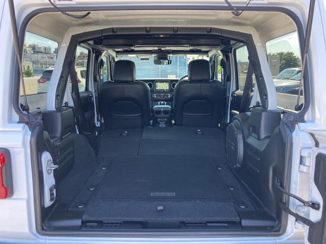 ジープ・ラングラーアンリミテッド サハラ(18枚目)