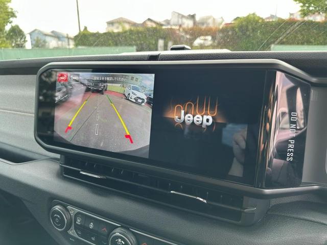 ジープ・ラングラーアンリミテッド スポーツ　認定中古車　弊社デモカー使用車両　ワンオーナー車　禁煙車　新車保証継承　４ＷＤ　純正ナビ　アイドリングストップ　アダプティブクルーズコントロール　ブラインドスポットモニター　ＥＴＣ２．０（9枚目）