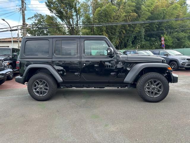 ジープ・ラングラーアンリミテッド スポーツ　認定中古車　弊社デモカー使用車両　ワンオーナー車　禁煙車　新車保証継承　４ＷＤ　純正ナビ　アイドリングストップ　アダプティブクルーズコントロール　ブラインドスポットモニター　ＥＴＣ２．０（25枚目）