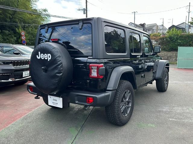 ジープ・ラングラーアンリミテッド スポーツ　認定中古車　弊社デモカー使用車両　ワンオーナー車　禁煙車　新車保証継承　４ＷＤ　純正ナビ　アイドリングストップ　アダプティブクルーズコントロール　ブラインドスポットモニター　ＥＴＣ２．０（26枚目）
