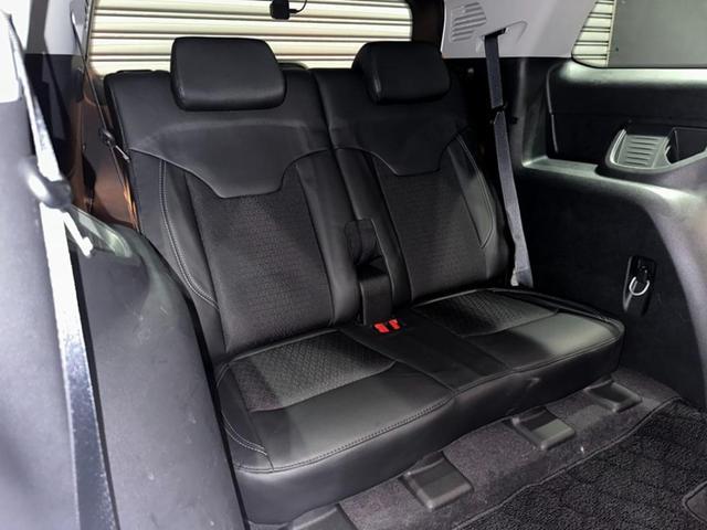ジープ・コマンダー ロンジチュード　認定中古車　弊社デモカー使用車両　ワンオーナー車　禁煙車　新車保証継承　純正ナビ　アイドリングストップ　アダプティブクルーズコントロール　ブラインドスポットモニター　７人乗り３列シート　ＥＴＣ２．０（6枚目）