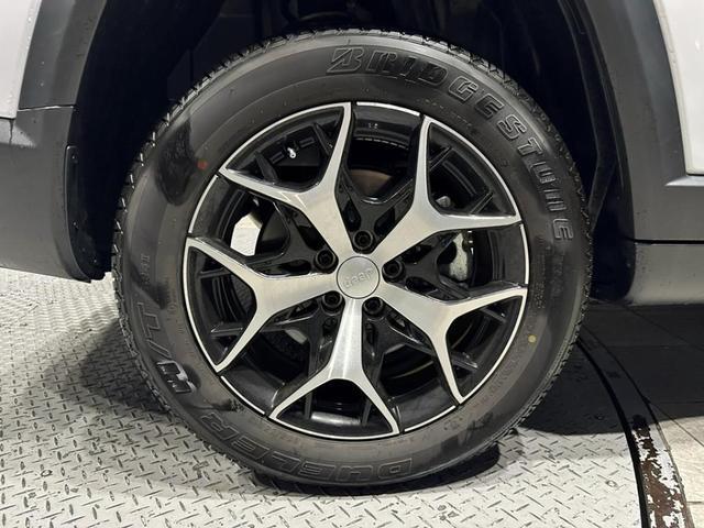 ジープ・コマンダー ロンジチュード　認定中古車　弊社デモカー使用車両　ワンオーナー車　禁煙車　新車保証継承　純正ナビ　アイドリングストップ　アダプティブクルーズコントロール　ブラインドスポットモニター　７人乗り３列シート　ＥＴＣ２．０（21枚目）