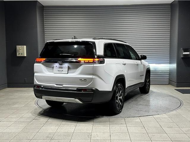ジープ・コマンダー ロンジチュード　認定中古車　弊社デモカー使用車両　ワンオーナー車　禁煙車　新車保証継承　純正ナビ　アイドリングストップ　アダプティブクルーズコントロール　ブラインドスポットモニター　７人乗り３列シート　ＥＴＣ２．０（26枚目）