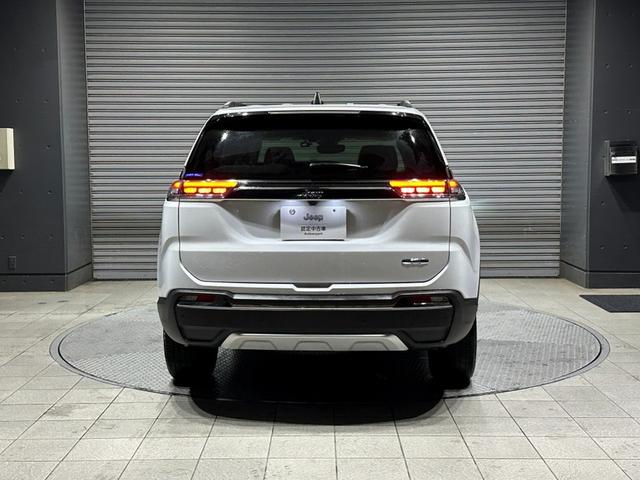 ジープ・コマンダー ロンジチュード　認定中古車　弊社デモカー使用車両　ワンオーナー車　禁煙車　新車保証継承　純正ナビ　アイドリングストップ　アダプティブクルーズコントロール　ブラインドスポットモニター　７人乗り３列シート　ＥＴＣ２．０（27枚目）