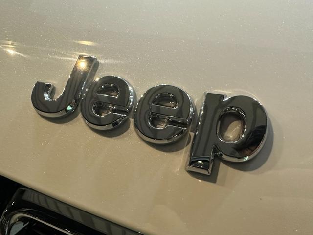 ジープ・コマンダー ロンジチュード　認定中古車　弊社デモカー使用車両　ワンオーナー車　禁煙車　新車保証継承　純正ナビ　アイドリングストップ　アダプティブクルーズコントロール　ブラインドスポットモニター　７人乗り３列シート　ＥＴＣ２．０（29枚目）