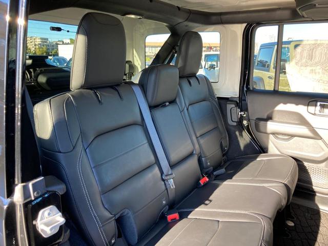 ジープ・ラングラーアンリミテッド サハラ(4枚目)