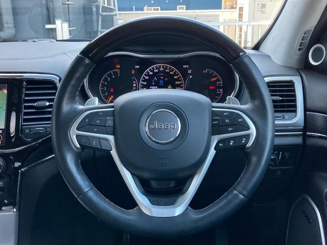 ジープ・グランドチェロキー サミット　認定中古車　ワンオーナー車　禁煙車　４ＷＤ　前型モデル　最上位グレード　Ｓｕｍｍｉｔ　純正ナビ　アイドリングストップ　シートヒーター　ベンチレーション　エアサス　パドルシフト　ＥＴＣ２．０（6枚目）