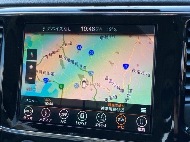 ジープ・グランドチェロキー サミット　認定中古車　ワンオーナー車　禁煙車　４ＷＤ　前型モデル　最上位グレード　Ｓｕｍｍｉｔ　純正ナビ　アイドリングストップ　シートヒーター　ベンチレーション　エアサス　パドルシフト　ＥＴＣ２．０（8枚目）