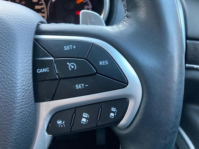 ジープ・グランドチェロキー サミット　認定中古車　ワンオーナー車　禁煙車　４ＷＤ　前型モデル　最上位グレード　Ｓｕｍｍｉｔ　純正ナビ　アイドリングストップ　シートヒーター　ベンチレーション　エアサス　パドルシフト　ＥＴＣ２．０（14枚目）