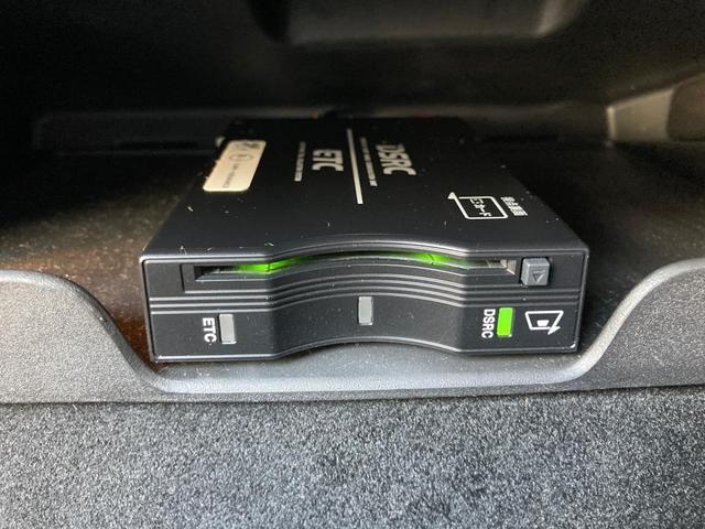 ジープ・グランドチェロキー サミット　認定中古車　ワンオーナー車　禁煙車　４ＷＤ　前型モデル　最上位グレード　Ｓｕｍｍｉｔ　純正ナビ　アイドリングストップ　シートヒーター　ベンチレーション　エアサス　パドルシフト　ＥＴＣ２．０（15枚目）