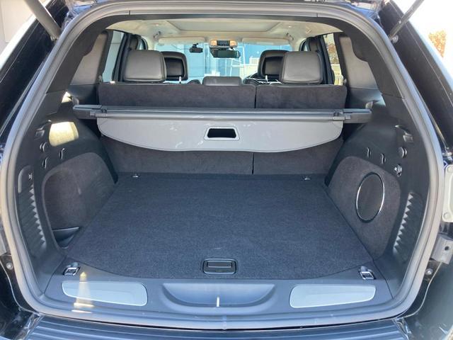 ジープ・グランドチェロキー サミット　認定中古車　ワンオーナー車　禁煙車　４ＷＤ　前型モデル　最上位グレード　Ｓｕｍｍｉｔ　純正ナビ　アイドリングストップ　シートヒーター　ベンチレーション　エアサス　パドルシフト　ＥＴＣ２．０（17枚目）