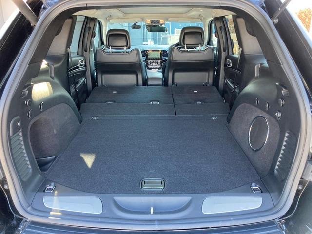 ジープ・グランドチェロキー サミット　認定中古車　ワンオーナー車　禁煙車　４ＷＤ　前型モデル　最上位グレード　Ｓｕｍｍｉｔ　純正ナビ　アイドリングストップ　シートヒーター　ベンチレーション　エアサス　パドルシフト　ＥＴＣ２．０（18枚目）