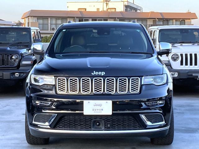 ジープ・グランドチェロキー サミット　認定中古車　ワンオーナー車　禁煙車　４ＷＤ　前型モデル　最上位グレード　Ｓｕｍｍｉｔ　純正ナビ　アイドリングストップ　シートヒーター　ベンチレーション　エアサス　パドルシフト　ＥＴＣ２．０（23枚目）