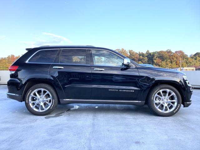 ジープ・グランドチェロキー サミット　認定中古車　ワンオーナー車　禁煙車　４ＷＤ　前型モデル　最上位グレード　Ｓｕｍｍｉｔ　純正ナビ　アイドリングストップ　シートヒーター　ベンチレーション　エアサス　パドルシフト　ＥＴＣ２．０（25枚目）