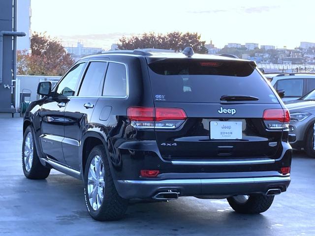 ジープ・グランドチェロキー サミット　認定中古車　ワンオーナー車　禁煙車　４ＷＤ　前型モデル　最上位グレード　Ｓｕｍｍｉｔ　純正ナビ　アイドリングストップ　シートヒーター　ベンチレーション　エアサス　パドルシフト　ＥＴＣ２．０（27枚目）