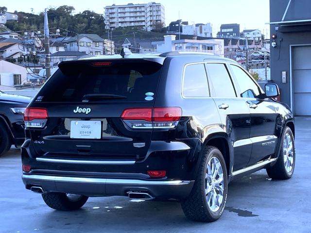 ジープ・グランドチェロキー サミット　認定中古車　ワンオーナー車　禁煙車　４ＷＤ　前型モデル　最上位グレード　Ｓｕｍｍｉｔ　純正ナビ　アイドリングストップ　シートヒーター　ベンチレーション　エアサス　パドルシフト　ＥＴＣ２．０（29枚目）