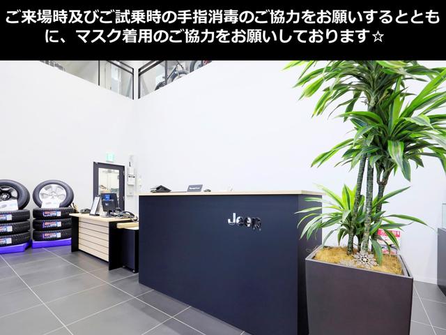 ジープ・グランドチェロキー サミット　認定中古車　ワンオーナー車　禁煙車　４ＷＤ　前型モデル　最上位グレード　Ｓｕｍｍｉｔ　純正ナビ　アイドリングストップ　シートヒーター　ベンチレーション　エアサス　パドルシフト　ＥＴＣ２．０（45枚目）