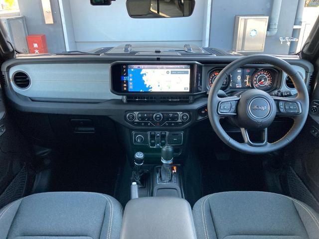 ジープ・ラングラーアンリミテッド スポーツ 認定中古車 弊社デモカー使用車両 禁煙車 4WD MY24 12.3インチタッチパネルモニター アイシン製ナビシステム シートヒーター アルパイン製スピーカー アダプティブクルーズコントロール(3枚目)