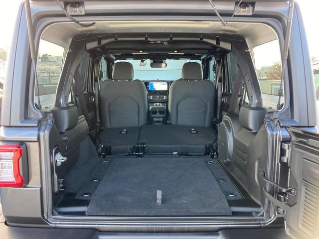 ジープ・ラングラーアンリミテッド スポーツ 認定中古車 弊社デモカー使用車両 禁煙車 4WD MY24 12.3インチタッチパネルモニター アイシン製ナビシステム シートヒーター アルパイン製スピーカー アダプティブクルーズコントロール(18枚目)