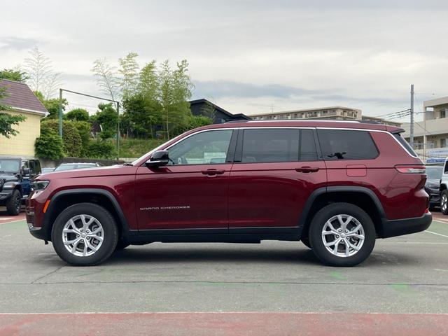 ジープ・グランドチェロキーＬ リミテッド　認定中古車　弊社デモカー使用車両　禁煙車　新車保証継承　純正ナビ　アイドリングストップ　サンルーフ　シートヒーター／ベンチレーション　アダプティブクルーズコントロール　ブラインドスポットモニター（8枚目）