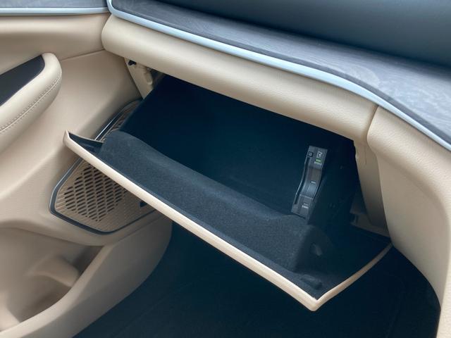 ジープ・グランドチェロキーＬ リミテッド　認定中古車　弊社デモカー使用車両　禁煙車　新車保証継承　純正ナビ　アイドリングストップ　サンルーフ　シートヒーター／ベンチレーション　アダプティブクルーズコントロール　ブラインドスポットモニター（38枚目）