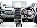 Jeepのモデルの中では、ポップなデザインを取り入れたインテリアです。