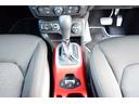 スパルタンな4WDモデルにポップなデザインを取り入れる遊び心。