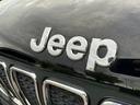 Jeepの伝統を色濃く受け継ぎながらも、サイズダウンし操作性に優れたこちらのレネゲード。