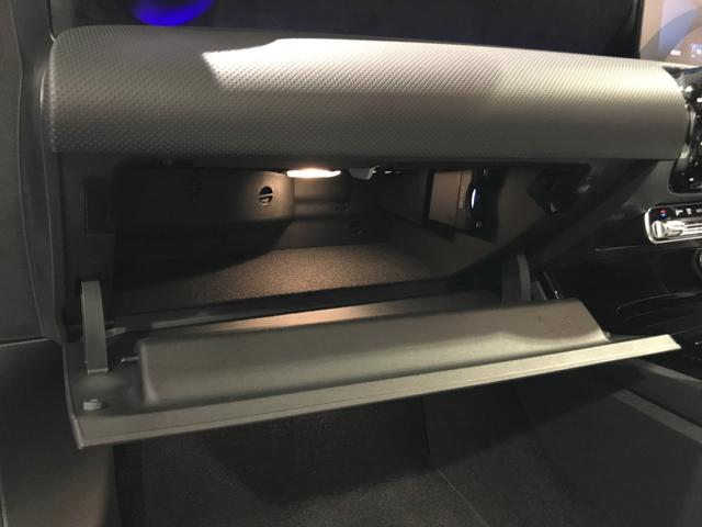 Ａクラス Ａ２００ｄ　ＡＭＧラインパッケージ　サイドカメラ　クリアランスソナー　オートクルーズコントロール　アルミホイール　オートライト　ＬＥＤヘッドランプ　サンルーフ　スマートキー　アイドリングストップ　ＡＴ　盗難防止システム　ＡＢＳ　ＥＳＣ（47枚目）