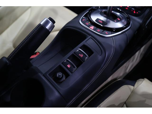 ベースグレード 右ハンドル V10 後期型 Sトロニック DCT マグネティックライドサス カーボンデコラティブパネル シートヒーター バックカメラ 2トーンレザー ナビ地デジ バックカメラ(69枚目)