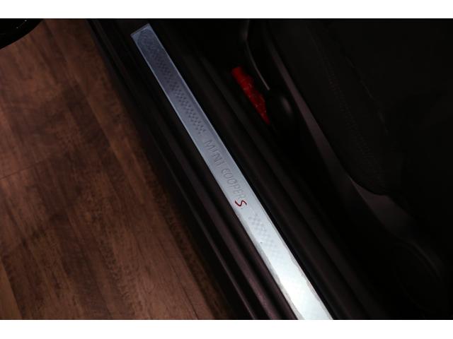クーパーS 1オーナー 後期型 コントラストルーフ・ドアミラー ナビ地デジ R56 オートライト ドアバイザー マッドガード アイドリングストップ スポーツモード キセノン(18枚目)