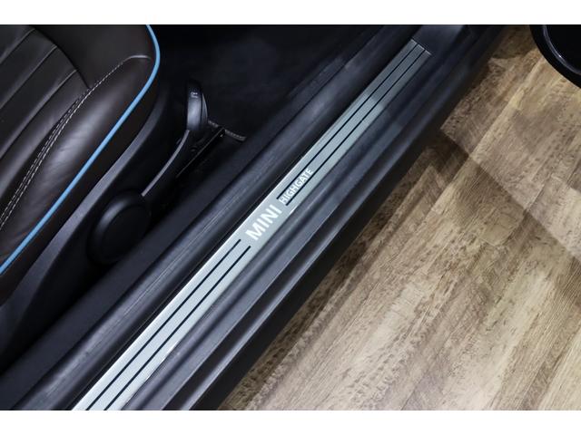 クーパーS コンバーチブル ハイゲート 茶革/シートヒーター/オートライト/ETC/SSDナビ/BLITZ車高調/専用内外装/マルチファンクションステアリング/クロームラインインテリア/オートワイパー/純正OP17AW/TV(64枚目)