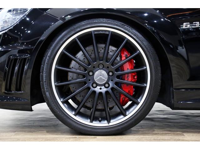 Ｃ６３　ＡＭＧ　Ｗ２０４中期型／ＮＡ／右ハンドル／パフォーマンス１９インチアルミホイール／赤キャリパー／プッシュスタート／顧客買取車／ＨＤＤナビ地デジ／バックカメラ／シートヒーター／記録簿有／(5枚目)