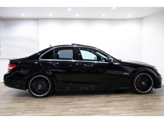 Ｃクラス Ｃ６３　ＡＭＧ　Ｗ２０４中期型／ＮＡ／右ハンドル／パフォーマンス１９インチアルミホイール／赤キャリパー／プッシュスタート／顧客買取車／ＨＤＤナビ地デジ／バックカメラ／シートヒーター／記録簿有／（30枚目）