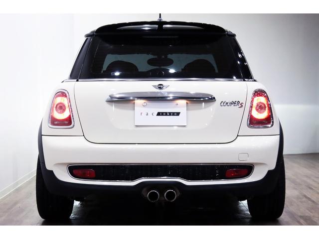 ＭＩＮＩ クーパーＳ　６速マニュアル／後期エンジン／ブラックル－フ・ドアミラ－カバ－／ＯＺ製１７インチＡＷ／タイヤ新品／スポ－ツモ－ド／クロ－ムラインエクステリア／アイドリングストップ／オ－トエアコン（39枚目）
