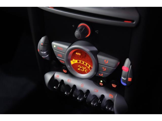 ＭＩＮＩ クーパーＳ　６速マニュアル／後期エンジン／ブラックル－フ・ドアミラ－カバ－／ＯＺ製１７インチＡＷ／タイヤ新品／スポ－ツモ－ド／クロ－ムラインエクステリア／アイドリングストップ／オ－トエアコン（58枚目）