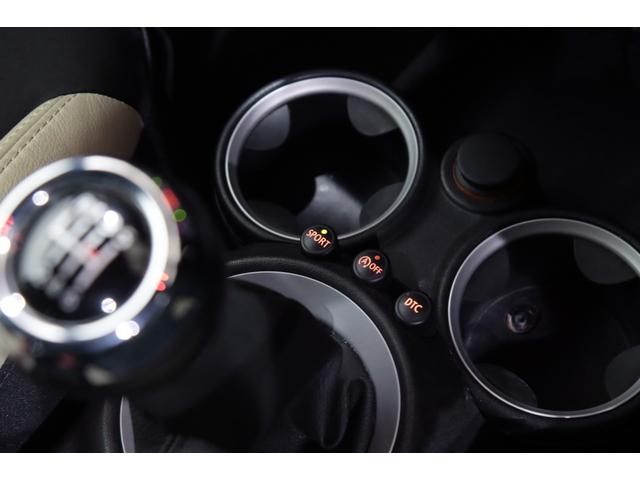 ＭＩＮＩ クーパーＳ　６速マニュアル／後期エンジン／ブラックル－フ・ドアミラ－カバ－／ＯＺ製１７インチＡＷ／タイヤ新品／スポ－ツモ－ド／クロ－ムラインエクステリア／アイドリングストップ／オ－トエアコン（59枚目）