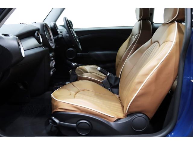 ＭＩＮＩ クーパー　１オーナー／６速マニュアル／６ＭＴ／ＣＡＢＡＮＡシートカバー／正規ディーラー整備記録９枚／１５インチアルミ／ホワイトルーフ・ミラーカバー／（12枚目）