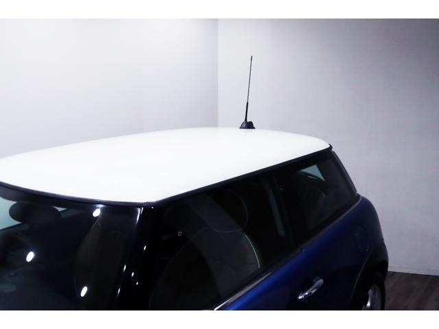 ＭＩＮＩ クーパー　１オーナー／６速マニュアル／６ＭＴ／ＣＡＢＡＮＡシートカバー／正規ディーラー整備記録９枚／１５インチアルミ／ホワイトルーフ・ミラーカバー／（21枚目）